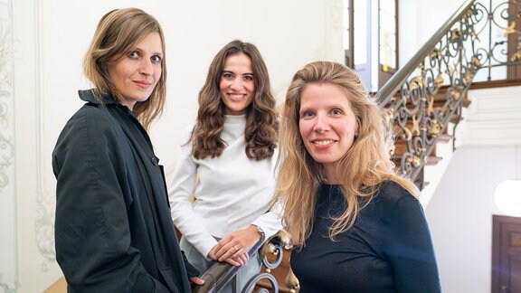 Greta Taubert, Charlotte Gneuß und Mona Ameziane bei der Buch-Lounge in Halle