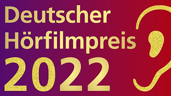 Grafik, links der Text „Deutscher Hörfilmpreis 2022“ rechts daneben ein stilisiertes Ohr, beides in goldener Farbe vor einem Hintergrund mit Farbverlauf von lila zu rot.