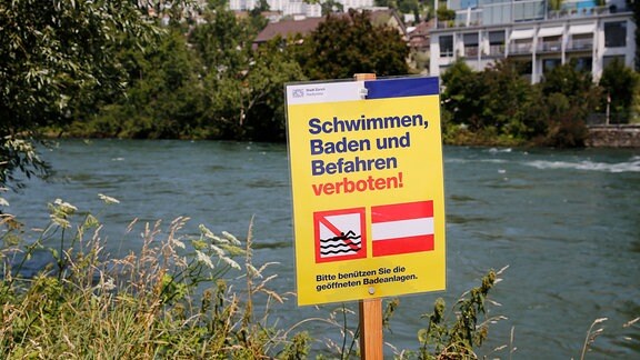 Hinweisschild Schwimmen und Baden verboten