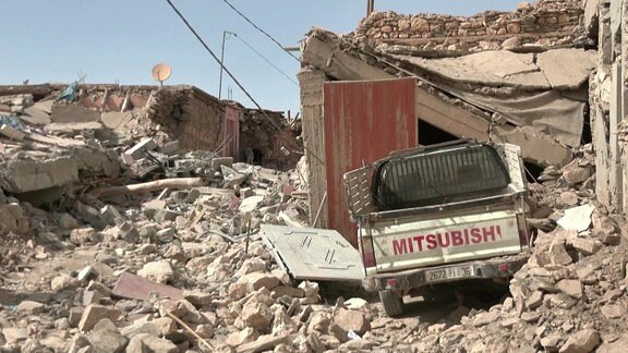 Zerstörte Häuser nach einem Erdbeben