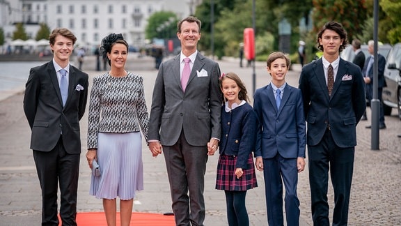 Prinz Felix zu Dänemark (l-r), Prinzessin Marie zu Dänemark, Prinz Joachim, Prinzessin Athena zu Dänemark, Prinz Henrik zu Dänemark und Prinz Nikolai von Dänemark