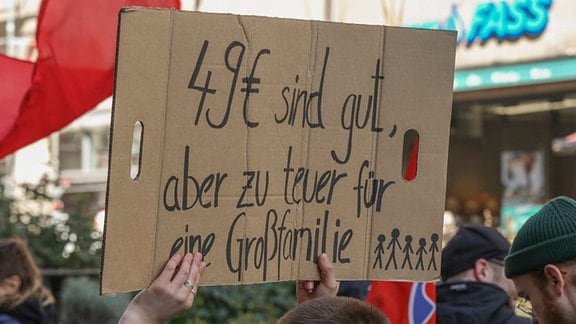 Anlässlich des weltweiten Klimastreiks gingen in Nürnberg lt. Veranstalter ca. 2000 Personen auf die Straße um für mehr Klimaschutz zu demonstrieren.