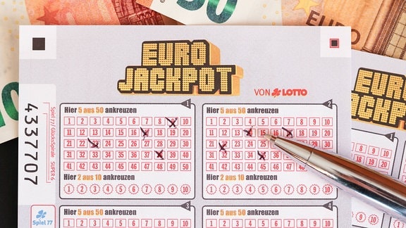 Ein Eurojackpot Schein wurde ausgefüllt.