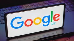 Symbolbild: mobiles Endgerät mit google-China-Logo