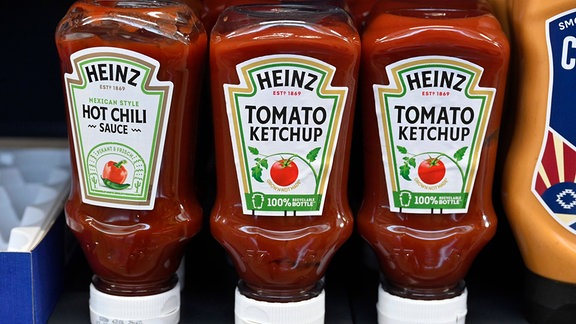 Heinz Tomatenketchup in einem Verkaufsregal