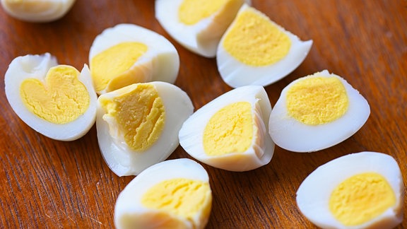 aufgeschnittene gekochte Eier