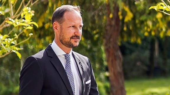  Der norwegische Kronprinz Haakon kommt zur Trauung von Kronprinz Hussein und der saudischen Architektin Rajwa Alseif. 