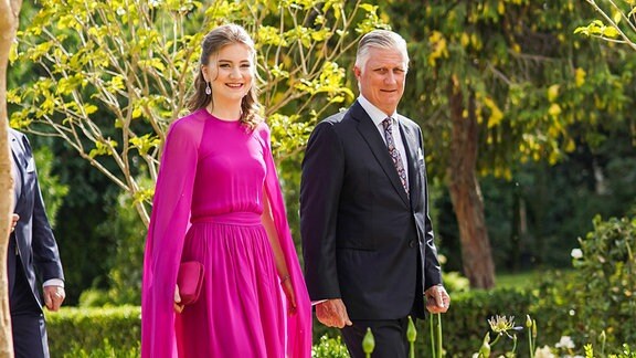 Jordaniens König Filip und Prinzessin Elisabeth kommen zur islamischen Trauung, bekannt als Katb Ktab, von Kronprinz Al Hussein und Fräulein Rajwa Alseif im Zahran-Palast in Jordanien.