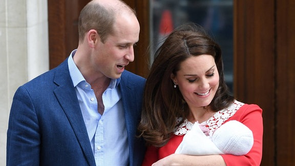 Der britische Prinz William und Herzogin Kate mit ihrem neugeborenen Kind 