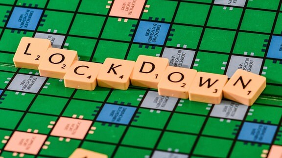 Lockdown geschrieben in Scrabble-Buchstaben