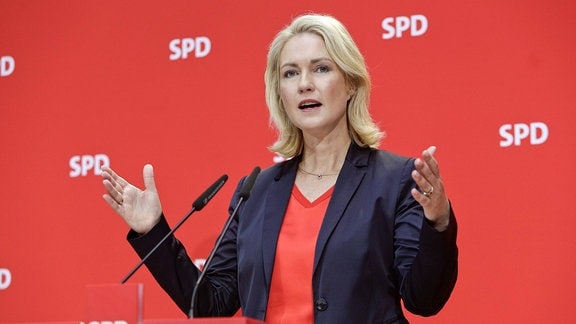 SPD-Parteivorsitzenden Manuela Schwesig während Pressekonferenz im Willy-Brandt-Haus.