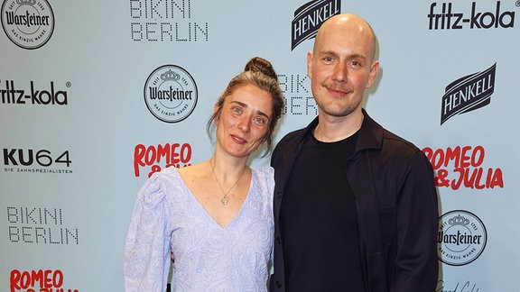 Oliver Petszokat und seine Ehefrau Pauline Schubert bei der Romeo & Julia- Liebe ist Alles Musical Premiere im Stage Theater des Westens.