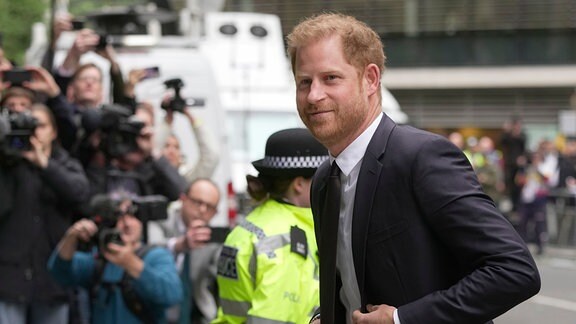 Prinz Harry, Herzog von Sussex, trifft vor dem High Court in London ein.
