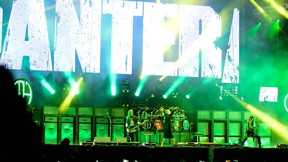 Die Band Pantera auf der Bühne.