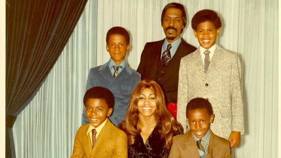 Tina Turner mit Familie