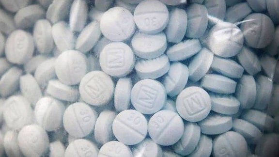 Tabletten in einer Plastiktüte