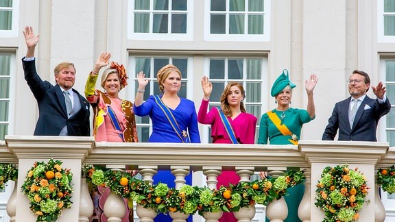 König Willem-Alexander, Königin Maxima und Kronprinzessin Amalia, Prinzessin Alexia, Prinz Constantijn and Prinzessin Laurentien