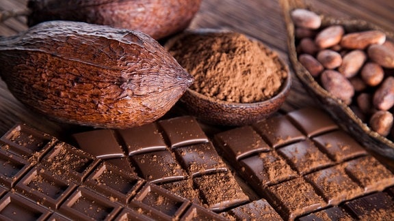 Schokoladentafeln und Kakao