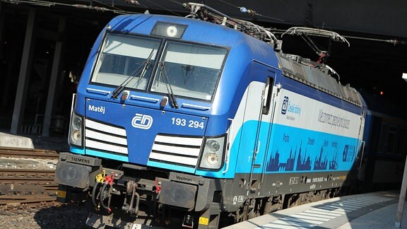 Ein Zug des tschechischen staatlichen Eisenbahnverkehrsunternehmens Ceske Drahy