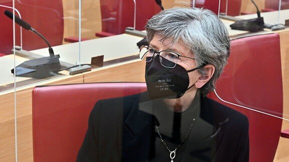 Susanne Breit-Keßler mit FFP2 Maske Gedenkakt im Bayerischen Landtag für die Corona-Verstorbenen am 23.03.2021