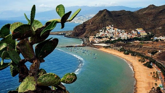 Blick auf den Teresitas Beach und San Andres auf Teneriffa, Kanarische Inseln, Spanien.