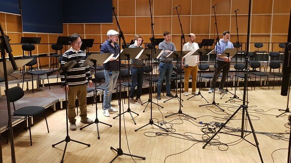 Mitglieder des MDR-Rundfunkchors nehmen den "Psalm 96" von Heinrich Schütz auf.