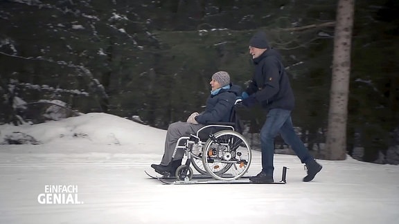 Winterliche Ausfahrt mit den Rollstuhl auf Skiern