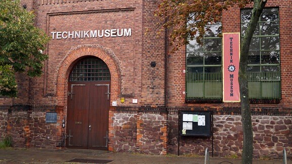 Eingang Technikmuseum Magdeburg