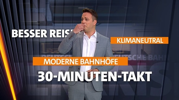 Moderator Felix Seibert-Daiker inmitten von Textfetzen bezüglich der Deutschen Bahn
