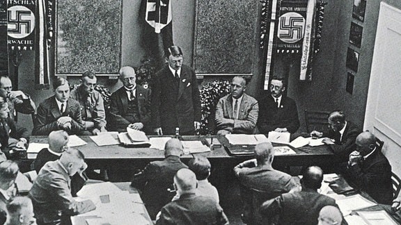 Adolf Hitler, 1925 in München, während eines NSDAP-Treffens.