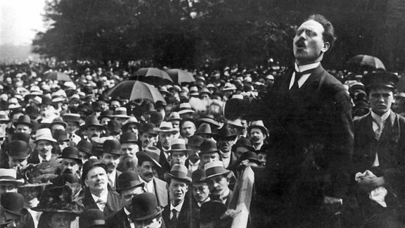 Karl Liebknecht spricht 1911 vor Bürgern in Berlin