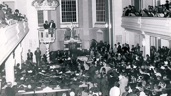 Martin Luther King bei seiner zweiten Predigt in der Sophienkirche