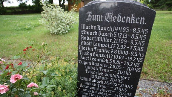 Gedenkstein für die Kriegsgräber auf dem Friedhof Börnersdorf