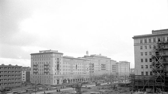 Blick auf die Stalinallee Block E Ostberlin, 1951