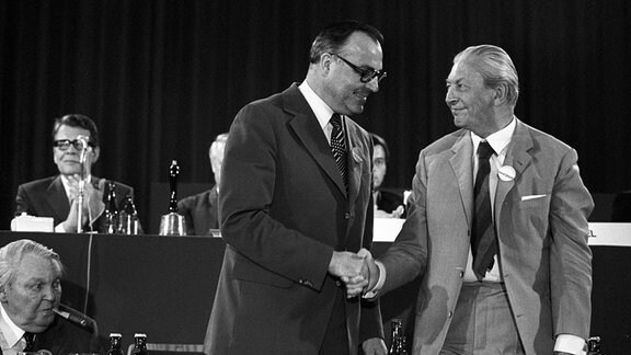 Ludwig Erhard, Helmut Kohl und Kurt Georg Kiesinger auf dem Sonderparteitag der CDU 1973