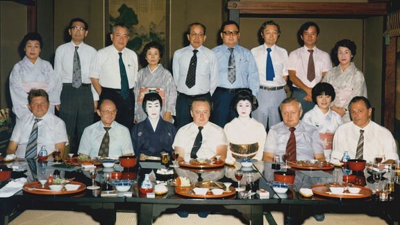 Archivbilder eines Treffens von Deutschen und Japanern