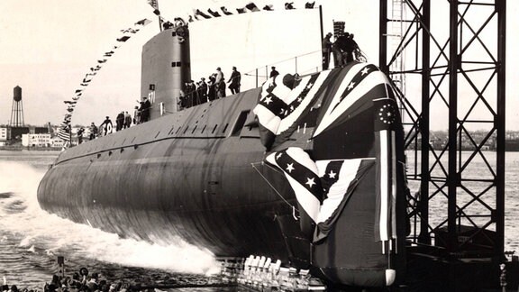 Die USS Nautilus SSN 571 an der Themse