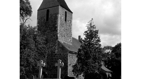 Alte Pfarrkirche Mahlsdorf mit Friedhof