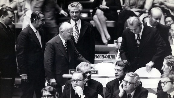  Im September 1973 wird die DDR, zusammen mit der BRD in die Vereinten Nationen aufgenommen.