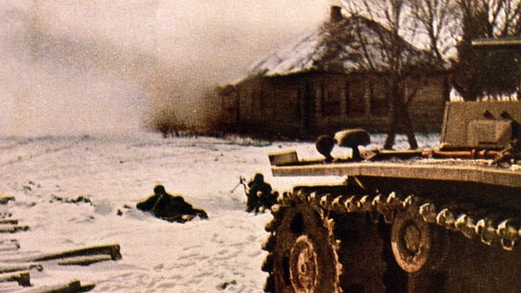 Deutsche Infanteristen bei Angriff im Norden von Moskau 1941