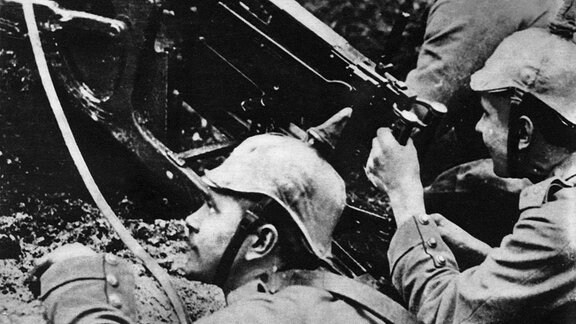 Deutscher MG-Trupp mit Pickelhauben 1914