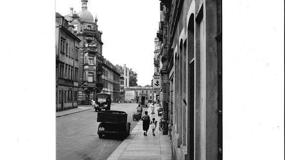 Gründerjahre - Straßenansicht Louisenstraße – 1940er Jahre (im Hintergrund links das repräsentative Eckhaus der Familie Guratzsch 