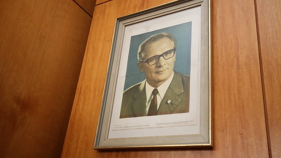 An der Wand hing auch ein Bild von Erich Honecker