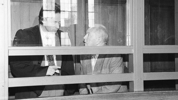 Erich Mielke re., Deutschland/Ehemaliger Minister für Staatssicherheit der DDR während seines Prozesses in Berlin, 1993