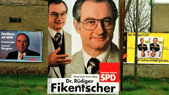 Wahlplakate der CDU, SPD und FDP, von links nach rechts, in Halle, Sachsen-Anhalt 1998