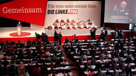 Oskar Lafontaine (WASG/Fraktionsvorsitzender Linkspartei) während einer Rede auf dem 9. Bundesparteitag der Linkspartei.PDS in Dresden