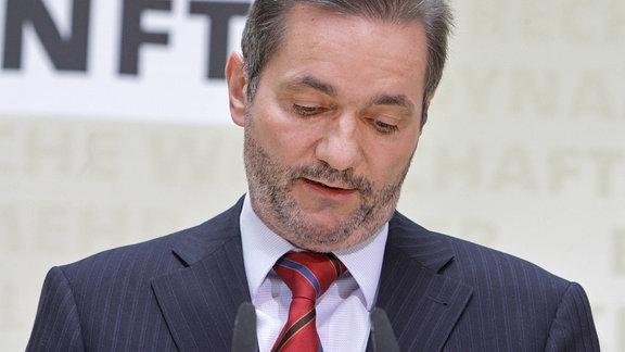 Matthias Platzeck, Ministerpräsident von Brandenburg und SPD Parteivorsitzender, gibt seinen Rücktritt vom SPD Parteivorsitz bekannt, 2006