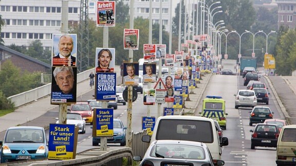 Wahlplakate in Neubrandenburg anlässlich der bevorstehenden Landtagswahlen in Mecklenburg Vorpommern, 2006