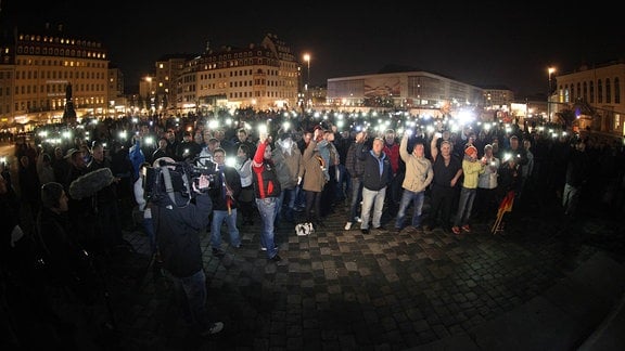 Demonstration der Pegida (Patriotische Europäer gegen Islamisierung des Abendlandes) in der Innenstadt von Dresden.