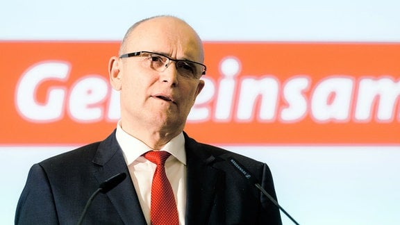 Erwin Sellering (SPD), Ministerpräsident Mecklenburg-Vorpommerns, spricht am 05.08.2016 in Schwerin (Mecklenburg-Vorpommern) während der Wahlkampfauftaktveranstaltung der SPD zur Landtagswahl, die am 04.09.2016 stattfindet.